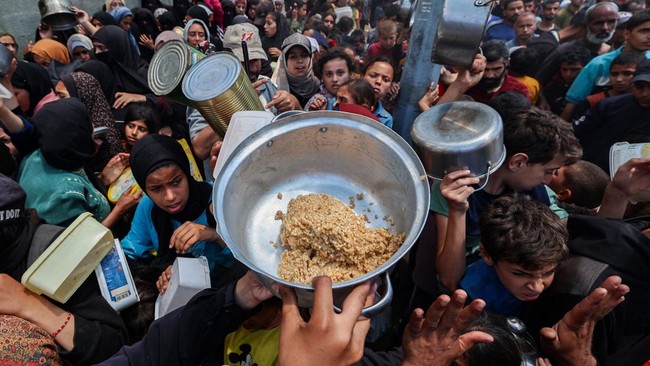 Tank Israel Tembaki Warga Gaza yang Sedang Antre Bantuan