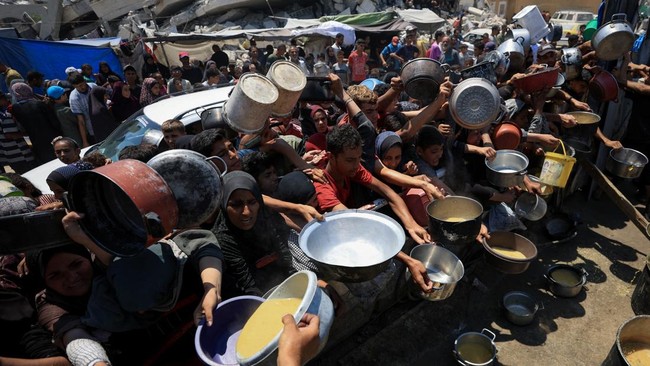 Kelaparan Ekstrem di Gaza: Tenaga Medis Ikut Tumbang